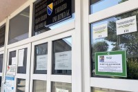 Posmrtnica presuđenom ratnom zločincu na pravosudnim institucijama u Brčkom, predstavnici Srba upozoravaju da je riječ o provokaciji