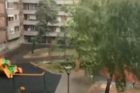 Snažan vjetar u Šapcu obarao drveće