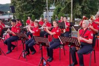 Policijski orkestar se predstavio na gradskom trgu u Mrkonjić Gradu