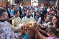 Proslavljena slava katedralnog hrama Svetih apostola Petra i Pavla u Bosanskom Petrovcu: Na trpezi ljubavi i vjere ponajviše