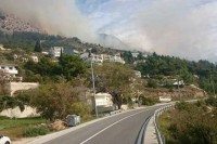 Vjetar otežava gašenje požara iznad mjesta Gnojnice