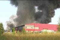 U požaru u Brčkom povrijeđeno više lica, uključujući 10 vatrogasaca