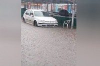 Jaka kiša praćena grmljavinom pogodila je Modriču i okolinu i izazvalo poplavu na gradskim ulicama