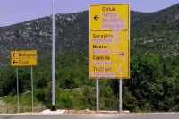 Borenović: Uništavanje znakova na ćirilici u Hercegovini je srbofobični vandalizam