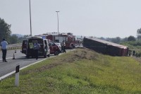 Obavljen  uviđaj na mjestu nesreće: Vozač autobusa uhapšen, rekao da je "malo zaspao"
