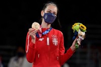 Osvajači medalja mogu da skinu maske na podijumu do 30 sekundi