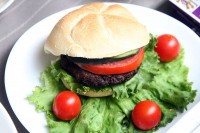 Vegani i muslimani protestuju zbog načina pripreme brze hrane