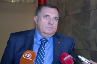 Dodik: Dan ustanka svjedoči o slavnoj antifašističkoj prošlosti srpskog naroda