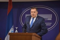 Dodik: Srpska posvećena miru, ne razmišlja o osveti, niti zveckanju oružjem