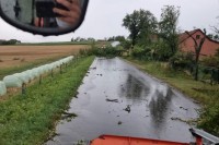 Nevrijeme u Prnjavoru i Derventi: Oluja oštetila krovove i čupala drveće