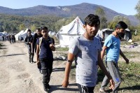 Počelo uklanjanje divljih kampova u kojima borave migranti