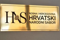 HNS: Ratni zločinci Armije BiH i danas slobodno šetaju