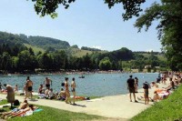 Sutra sunčano i veoma toplo, uveče na istoku moguća prolazna kiša