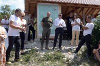 Ministri Vulin i Lukač na paraglajding takmičenju „Desant na Drvar“