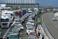 Pet časova se čeka na ulazu u Sloveniju na Macelju