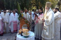 Prelomljen slavski kolač, osveštano grožđe povodom slave hrama i grada u Trebinju