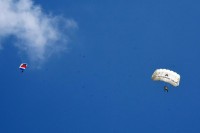 Otvoreno padobransko prvenstvo  Srbije, vještine pokazuju i učesnici iz Srpske