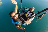 Turski kuhar na paraglajderu pravio hamburger