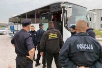 U Lipu izmještena 42 migranta pronađena u napuštenim objektima