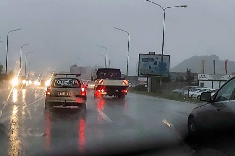 Snažno nevrijeme pogodilo je jutros Banjaluku