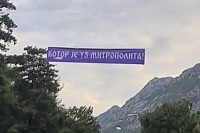 U Kotoru uklonjen transparent podrške mitropolitu Joanikiju