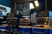 Мооg Моdel 15 за iMac сад и на дигиталним аудио радним станицама попут Ableton Live-a