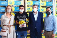 Mladoj zvijezdi Barselone dosadio odmor pa pomogao u raspodjeli 80.000 kilograma banana