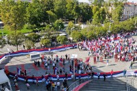 Svečani defile povodom Dana srpskog jedinstva: Na ulicama Banjaluke zastava duga 80 metara