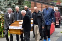 Sahranjen legendarni trener: Šest velikana Ju košarke nosili Dudin kovčeg