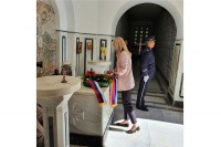 Cvijanovićeva na ostrvu Vido položila vijenac i upisala se u knjigu žalosti
