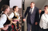 Dodik posjetio srpsku gimnaziju "Nikola Tesla" u Budimpešti