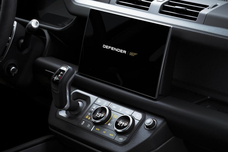 Defender V8 Bond Edition