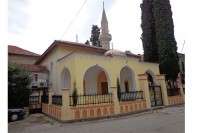 Grafiti na džamijskoj ogradi, policija traži počinioce