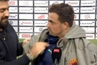Šaćiri obukao jaknu tzv. OVK tokom prenosa uživo