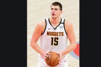 Jokić dominirao protiv Gobera, pa se povrijedio
