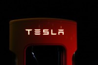Маск продаје 10% дионица Тесле на основу анкете на Твитеру