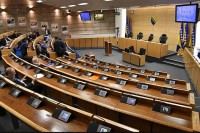 Parlament FBiH mogao bi da poslanike „udara po džepu“: Nedolazak na sjednicu koštaće 660 KM mjesečno