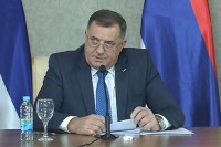 Dodik: Srpska privržena politici mira i nema plan o secesiji, ali se o tome priča u RS