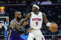 Novi sukob u NBA ligi: Lebron Džejms brutalno udario protivnika i zaradio isključenje