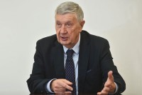 Radmanović: Bošnjaci bi da proslavljaju praznik zemlje koju su rušili