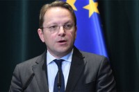Varhelji: Evropska komisija nastavlja sa podrškom BiH