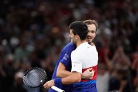 Medvedev: Novak da vodi na večeru