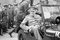 Vinston Čerčil: Srpski kraljević, Titov otac ili samo mali kradljivac šećera