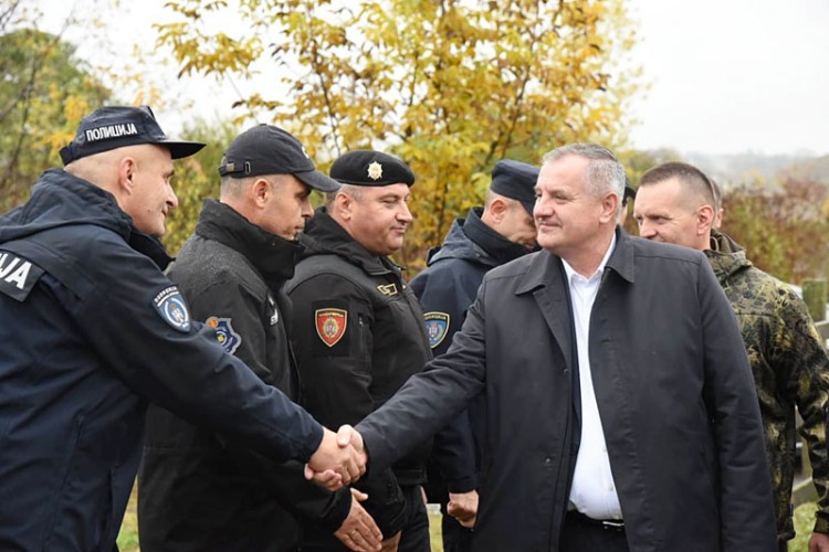 Вјежби присуствују предсједник Владе Радован Вишковић и министри унутрашњих послова Драган Лукач и Александар Вулин