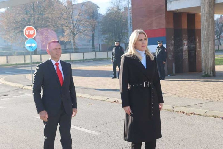 Званичници положили вијенце на централно спомен-обиљежјe