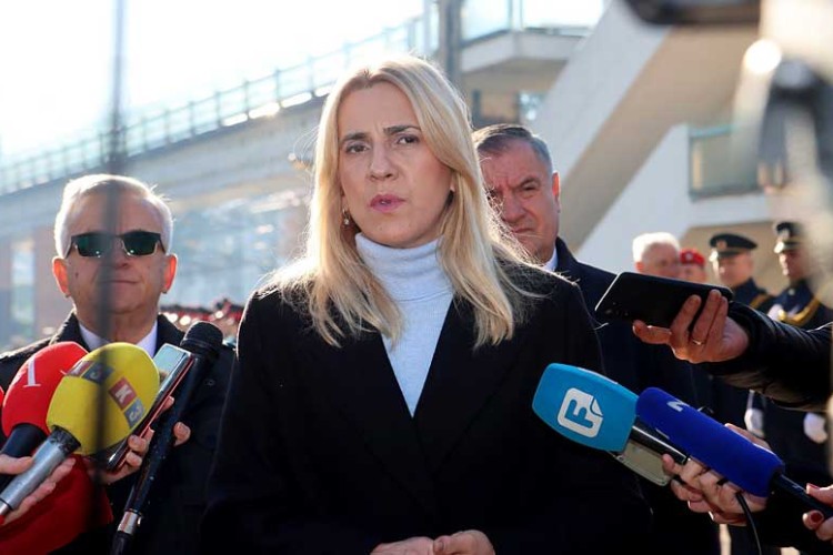 Zvaničnici položili vijence na centralno spomen-obilježje