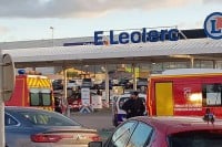 Muškarac u kostimu "nindže" povrijedio mačem dve policajke