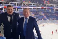 Dodik sa direktorom “Zarubežnjefta” na hokejaškoj utakmici