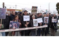 Porodice zarobljenih i stradalih Srba neće odustati od pravde, najavljeni novi protesti ispred Suda BiH