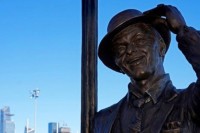 Frenk Sinatra dobio bronzani kip u rodnom gradu